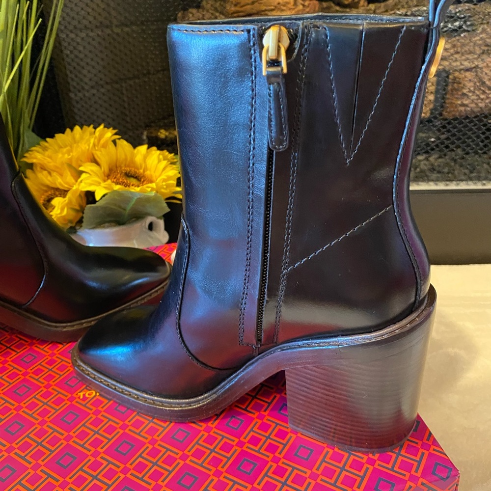 🔥SALE🔥TORY BURCH HEELED ANKLE BOOT - Picture 3 of 7